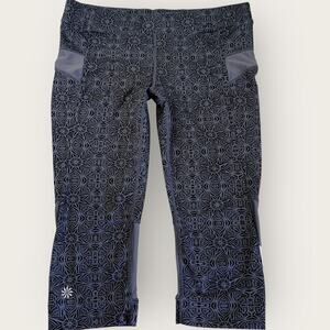 Athleta Bare To Run Capri Low Rise Leggings Yoga Pants Activewear Size S Gray